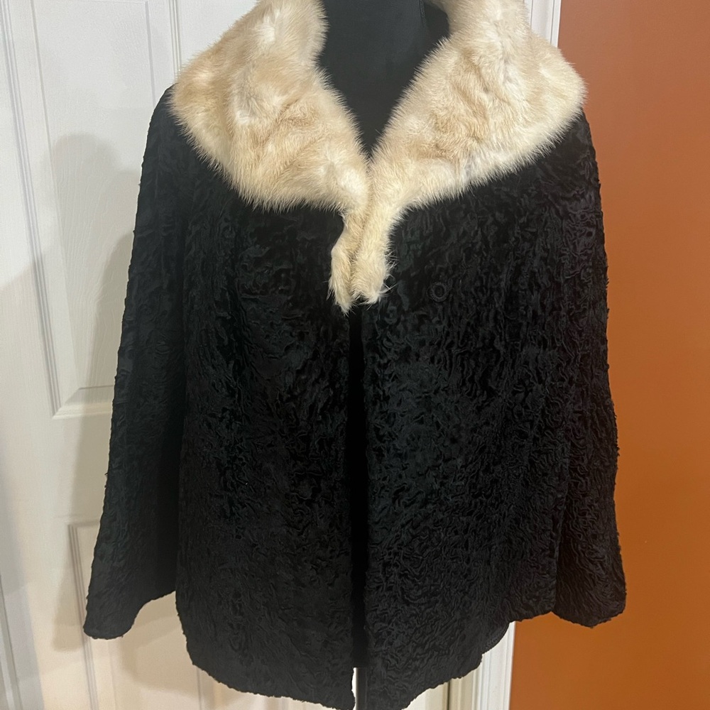 Elegant Black Jacket with real Fur Collar